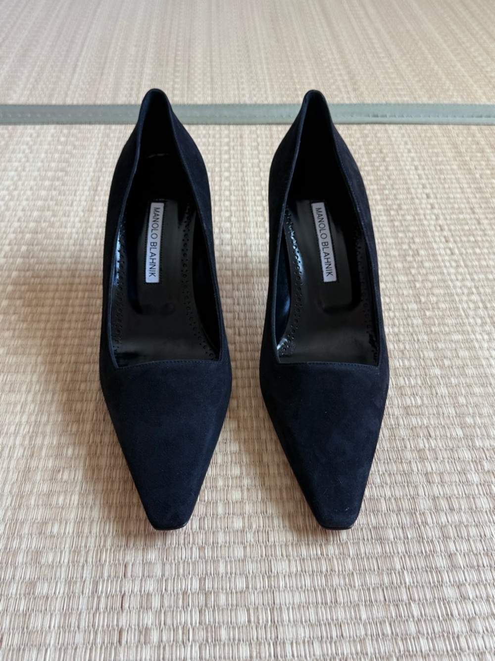 Manolo Blahnik Moiralo Pumps Black Suede 37.5 / US 7.5 Kitten Heel New w/ Box